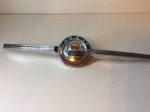 VINTAGE MORRIS CAR BADGE - GREAT CONDITION - RARE FIND -