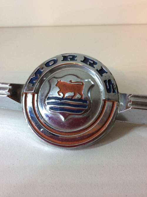 VINTAGE MORRIS CAR BADGE - GREAT CONDITION - RARE FIND -