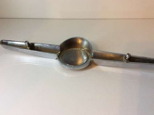 VINTAGE MORRIS CAR BADGE - GREAT CONDITION - RARE FIND -