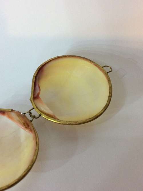 VINTAGE SHELL TRINKET BOX MADE WITH YELLOW METAL - A MUST HAVE - UNIQUE ITEM -