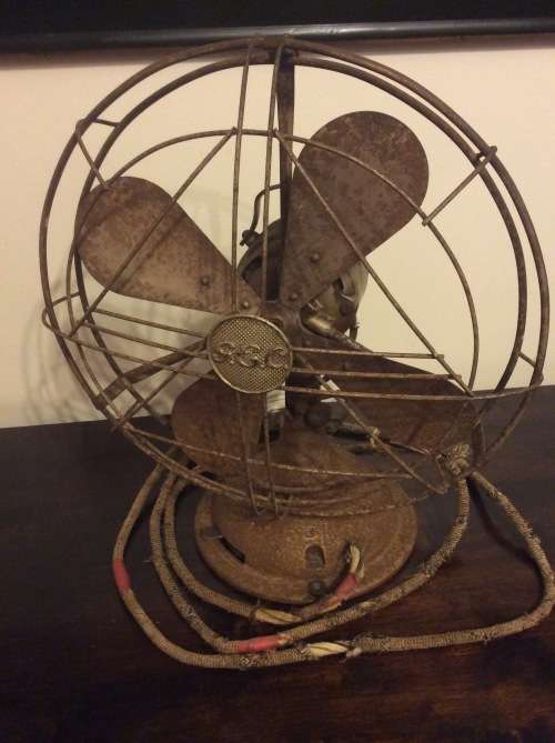 1930s GENERAL ELECTRIC DESK FAN - RUSTY BUT MAGNIFICENT - PLEASE READ SHIPPING TERMS IN DESCRIPTION