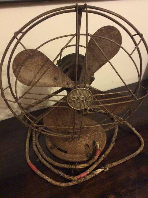 1930s GENERAL ELECTRIC DESK FAN - RUSTY BUT MAGNIFICENT - PLEASE READ SHIPPING TERMS IN DESCRIPTION