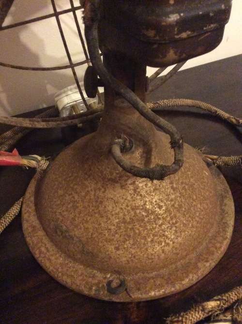 1930s GENERAL ELECTRIC DESK FAN - RUSTY BUT MAGNIFICENT - PLEASE READ SHIPPING TERMS IN DESCRIPTION