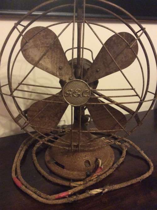1930s GENERAL ELECTRIC DESK FAN - RUSTY BUT MAGNIFICENT - PLEASE READ SHIPPING TERMS IN DESCRIPTION