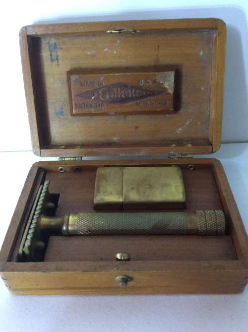 VINTAGE GILLETE SHAVING WOODEN KIT - WITH TWO ORIGINAL BLADES - BRILLIANT-