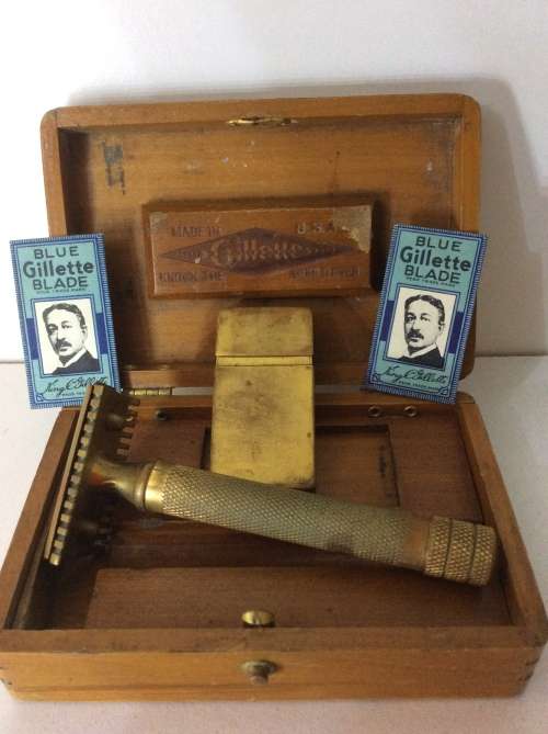 VINTAGE GILLETE SHAVING WOODEN KIT - WITH TWO ORIGINAL BLADES - BRILLIANT-