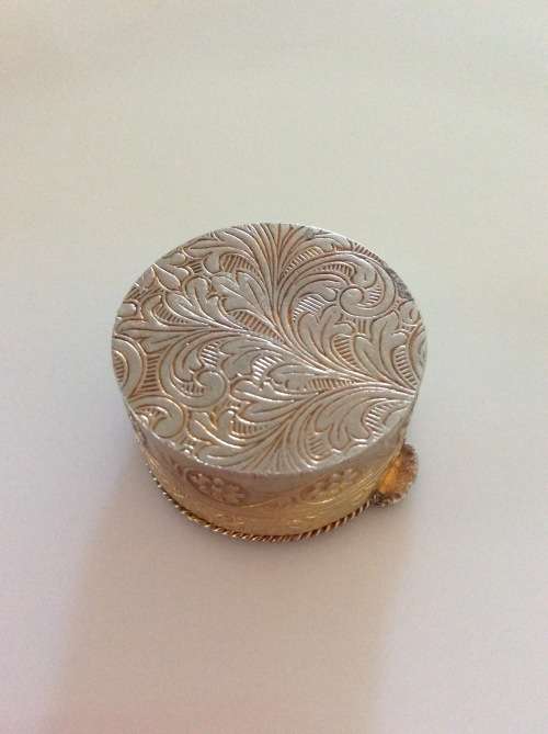 ITALIAN MADE - MINIATURE MOSAIC PILL BOX - MAGNIFICENT DETAIL - DIAMETER 2cm -