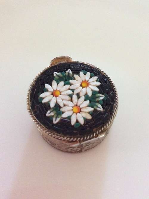 ITALIAN MADE - MINIATURE MOSAIC PILL BOX - MAGNIFICENT DETAIL - DIAMETER 2cm -