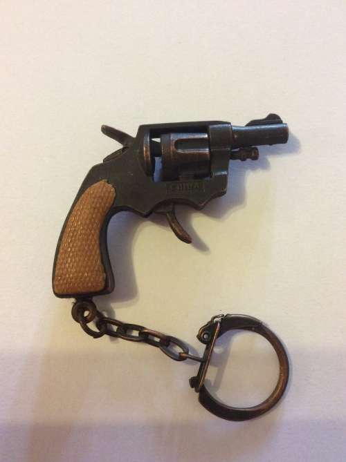 VINTAGE KEY RING  CAP GUN - SOLID METAL & WORKS 100% - GREAT OLD TOY -