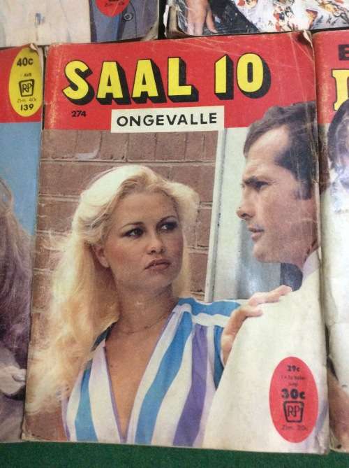 1970s AFRIKAANS 5 PICTURE BOOKS - BID PER BOOKLET TO TAKE THE LOT - CONDITION WELL READ -