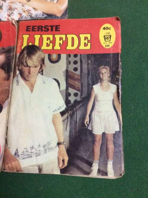 1970s AFRIKAANS 5 PICTURE BOOKS - BID PER BOOKLET TO TAKE THE LOT - CONDITION WELL READ -