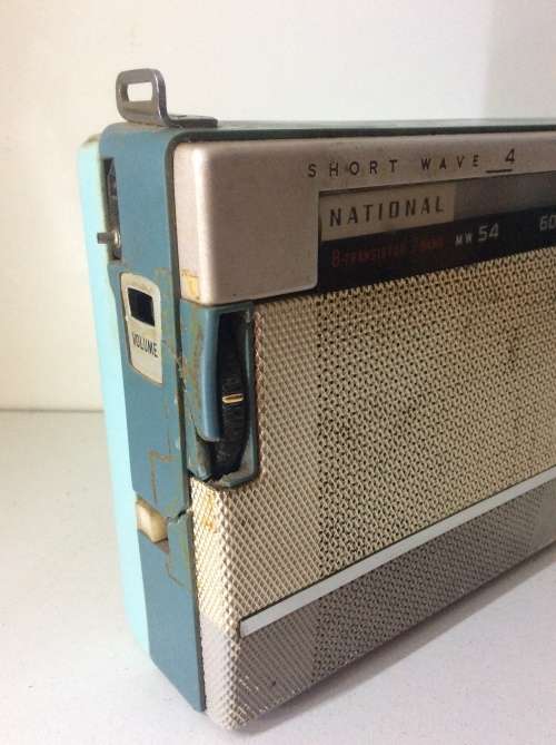 VINTAGE NATIONAL SHORT WAVE RADIO - NOT TESTED, SOLD AS NOT WORKING -