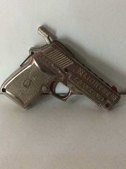 VINTAGE REVOLVER LIGHTER - SUPER COOL -