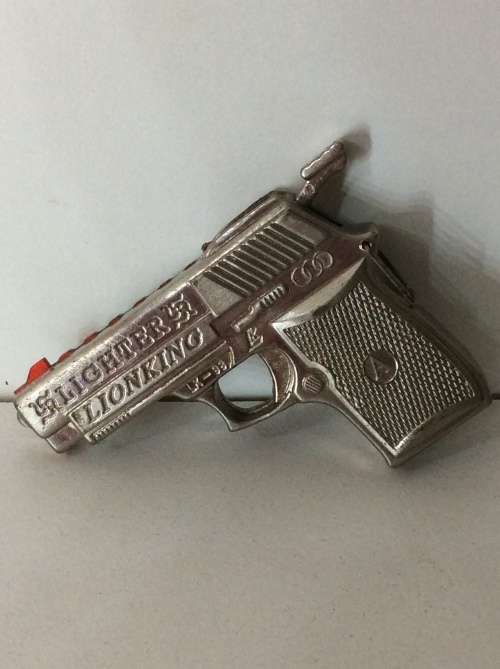 VINTAGE REVOLVER LIGHTER - SUPER COOL -