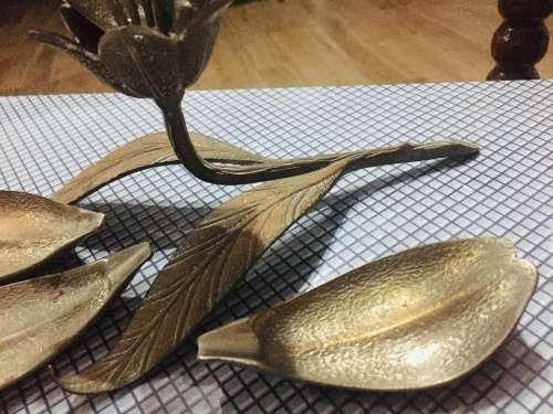 METAL TABLE ASHTRAY IN SHAPE OF FLOWER - CIRCA 1930-1950 - GREAT ITEM -