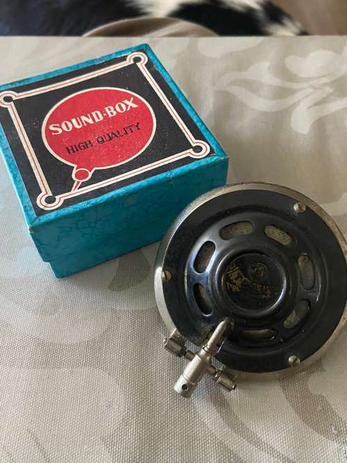OLD GRAMOPHONE SOUND BOX