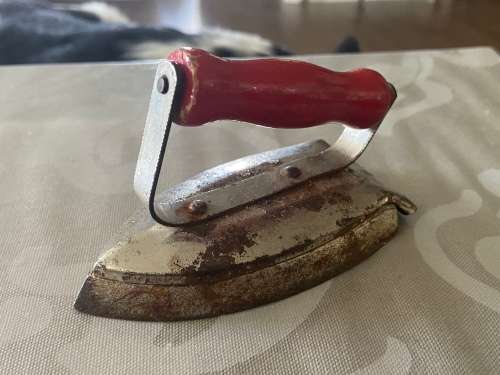 SMALL CHILDRENS IRON