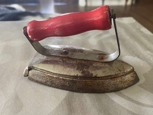 SMALL CHILDRENS IRON