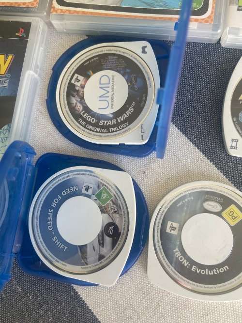 25 PSP GAMES ALL FOR ONE BID !!!!!!