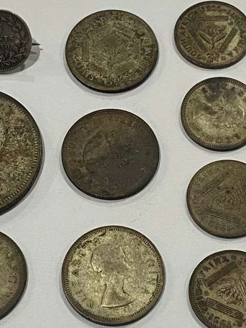 JOBLOT SILVER COINS & SMALL BROOCH