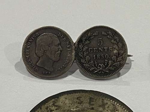 JOBLOT SILVER COINS & SMALL BROOCH