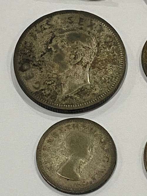 JOBLOT SILVER COINS & SMALL BROOCH