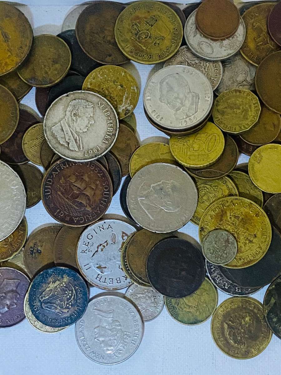 JOBLOT COINS INCLUDING ONE SILVER 1967 R1, ALL FOR ONE BID!