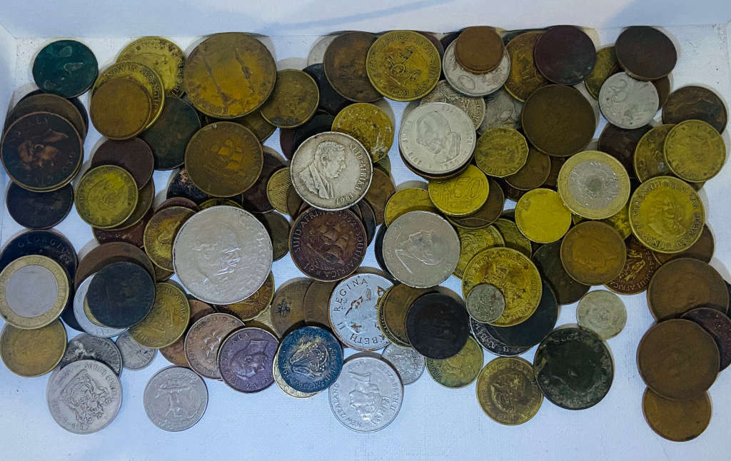 JOBLOT COINS INCLUDING ONE SILVER 1967 R1, ALL FOR ONE BID!