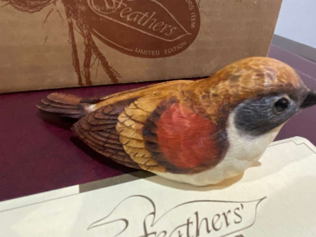 HOUSE SPARROW/HUIS MOSSIE - STUNNING FEATHERS FRIENDS RESIN CASTING - KNYSNA - Hand painted-