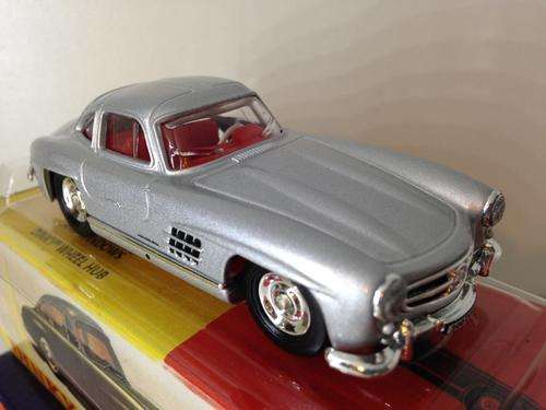 DINKY TOYS - MERCEDES BENZ 300 SL - 2006 MATEL EDITION WITH DISPLAY CASE -