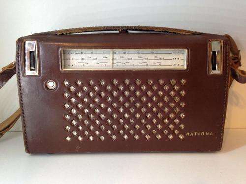 VINTAGE NATIONAL TRANSISTOR  RADIO - MAGNIFICENT - WORKING CONDITION -