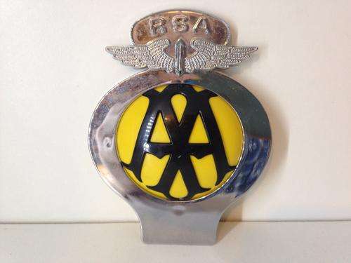 AA MOTOR BADGE - PLASTIC BADGE & VERY GOOD CONDITION - GREAT FIND -