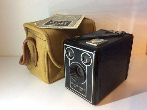 SIX - 20 BROWNIE D CAMERA - WITH RARE HEAVY MATERIAL TRAVEL BAG AND INSTRUCTIONS - AMAZING FIND -