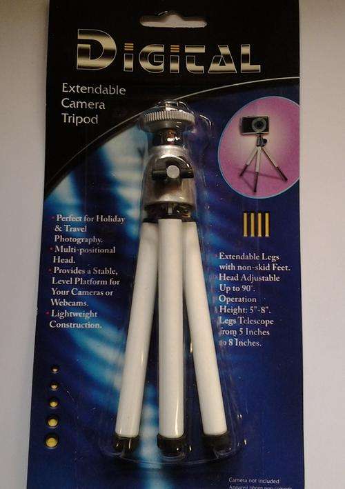 Extendable camera tripod
