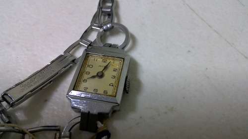 1940s Avia Swiss Made Ladies Wristwatch