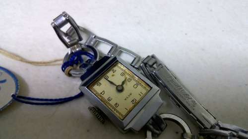 1940s Avia Swiss Made Ladies Wristwatch