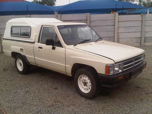 *********************1995****toyota hilux petrol**************NO RESERVE***************