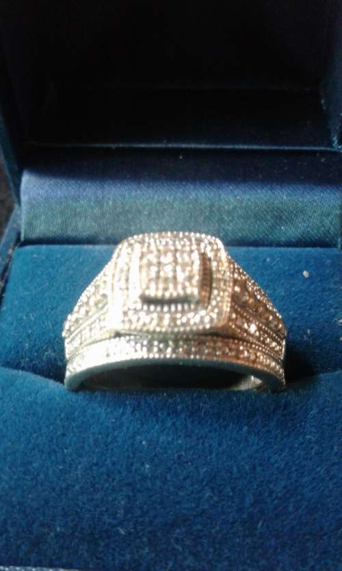 1 X 9 CT WHITE GOLD DESIGNER ENGAGEMENT, WEDDING RING WITH DIAMONGS