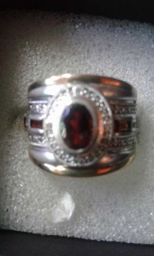SILVER RING WITH 9 CT GOLD ON EACH SIDE WITH STONES SEE PHOTOS