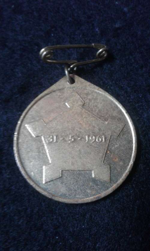 MEDAL REPUBLIC OF SOUTH AFRICA WEIGHT IS 15.48 GRAM 31.5 1961 PLEASE SEE PHOTOS