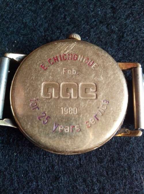 18 CT OMEGA SEAMASTER AUTOMATIC SOLID GOLD WATCH need  a service not running