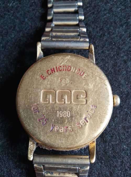 18 CT OMEGA SEAMASTER AUTOMATIC SOLID GOLD WATCH need  a service not running