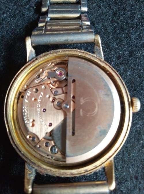 18 CT OMEGA SEAMASTER AUTOMATIC SOLID GOLD WATCH need  a service not running