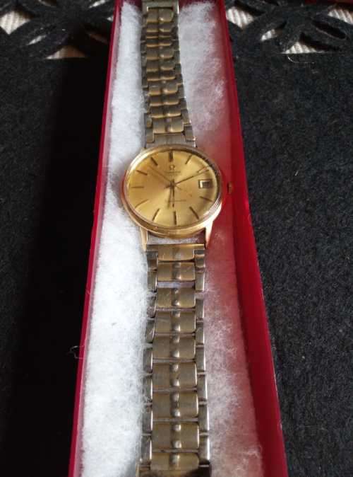 18 CT OMEGA SEAMASTER AUTOMATIC SOLID GOLD WATCH need  a service not running