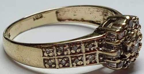 9ct Gold & Diamond Ring