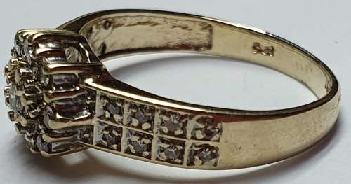 9ct Gold & Diamond Ring