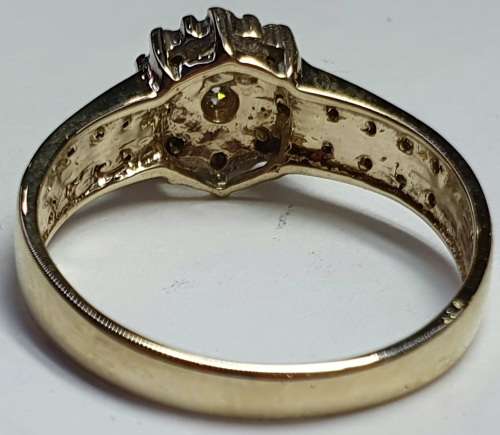 9ct Gold & Diamond Ring