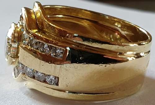 18 ct Yellow Gold and Diamond Ring