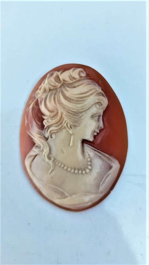 Beautiful Big Loose `VINTAGE CAMEO` (Carved from Shell.)