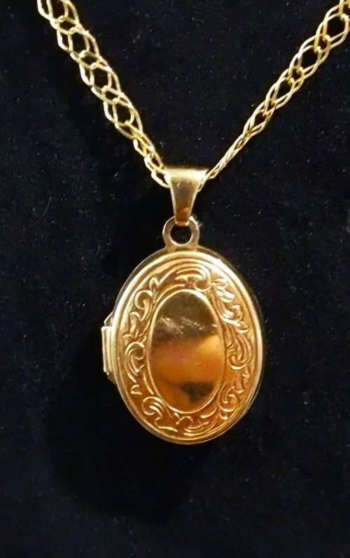 `ANTIQUE` Genuine Gold `LOVE LOCKET` Mounted on a `DOUBLE LINK` 9 Carat Gold Chain